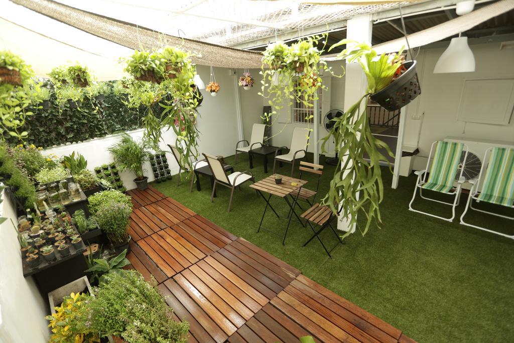 Tiger Lily Hostel Bangkok Exterior foto