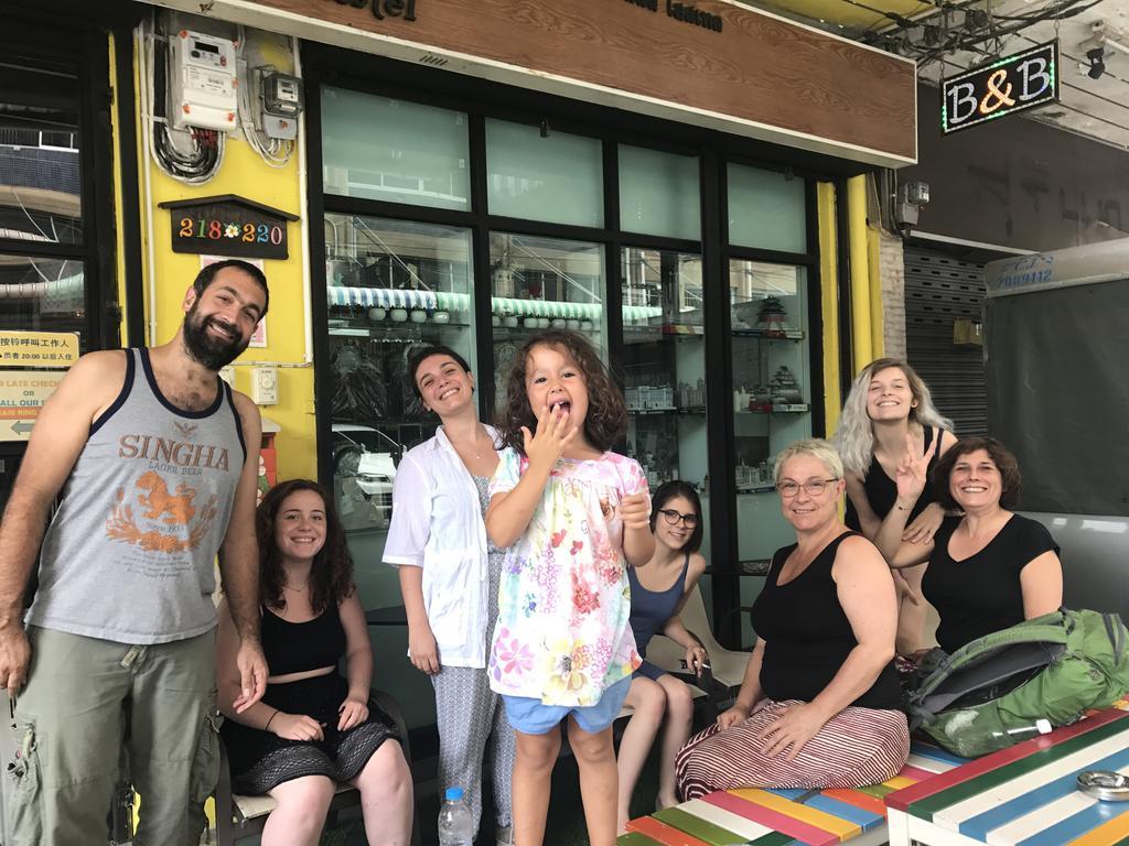 Tiger Lily Hostel Bangkok Exterior foto